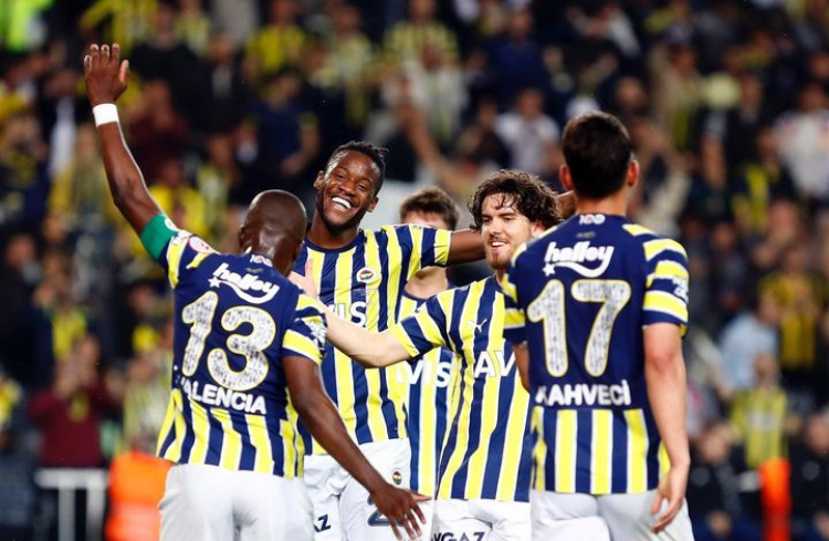 İLK FİNALİST FENERBAHÇE