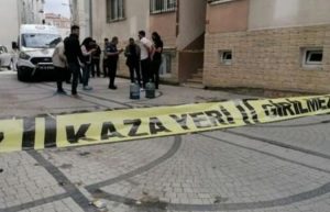 16 YAŞINDAKİ ÇOCUK AİLESİNİ KATLETTİ