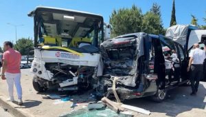 ALANYA’DA FECİ KAZA 1’İ AĞIR 13 YARALI