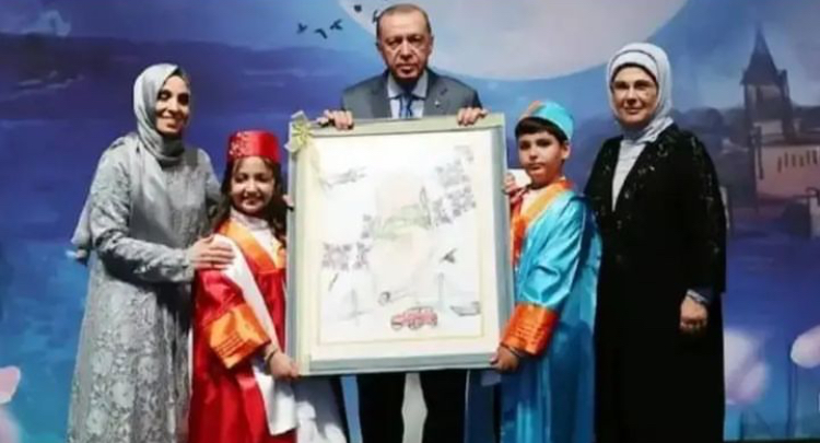 BAŞKAN ERDOĞAN TORUNUNUN MEZUNİYET TÖRENİNE KATILDI