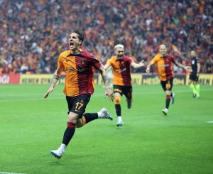 ŞAMPİYON GALATASARAY DERBİDE 3 GOLLE GÜLDÜ