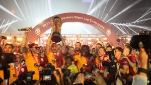 GALATASARAY ŞAMPİYONLUK KUPASINA KAVUŞTU