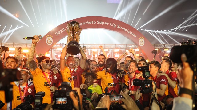 GALATASARAY ŞAMPİYONLUK KUPASINA KAVUŞTU