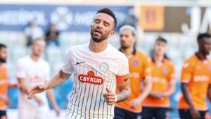 GÖKHAN GÖNÜL FUTBOLU BIRAKTIĞINI AÇIKLADI