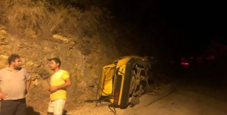 OTOMOBİL DEVRİLDİ 5 YARALI