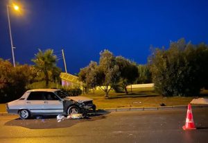 ALANYA’DA KAZADA BİR KİŞİNİN BACAĞI KOPTU, BİR KİŞİ ÖLDÜ