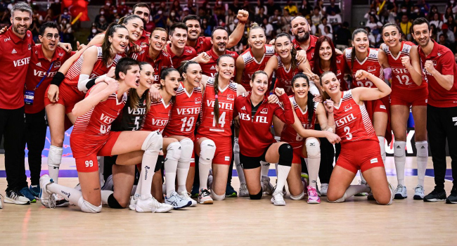 FİLENİN SULTANLARI İTALYA’YI DEVİREREK YARI FİNALDE