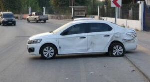 ALKOLLÜ SÜRÜCÜ ÇARPTIĞI ARACI SÜRÜKLEDİ