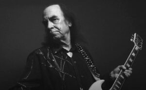 ERKİN KORAY HAYATINI KAYBETTİ