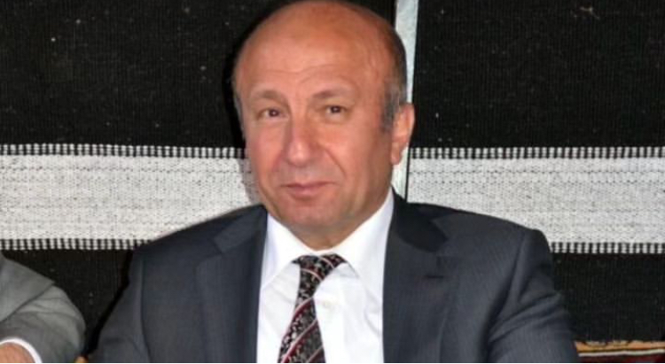 ESKİ BAKAN HAVUZDA ÖLÜ BULUNDU