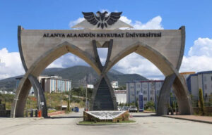 ALKÜ BAŞARIYA DOYMUYOR