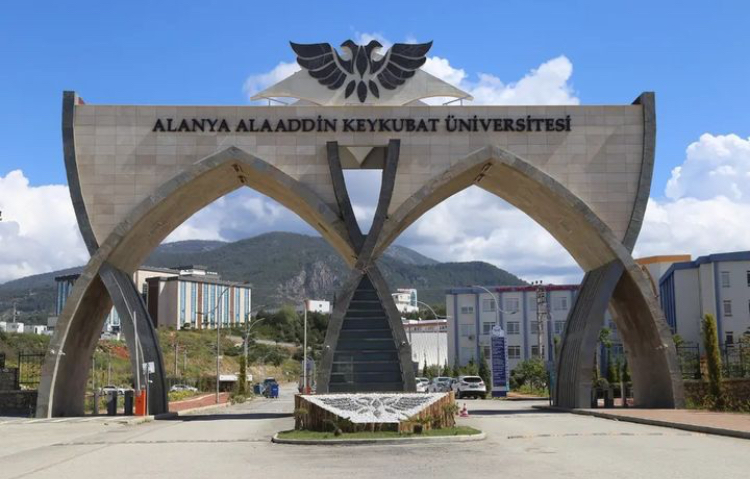 ALKÜ BAŞARIYA DOYMUYOR