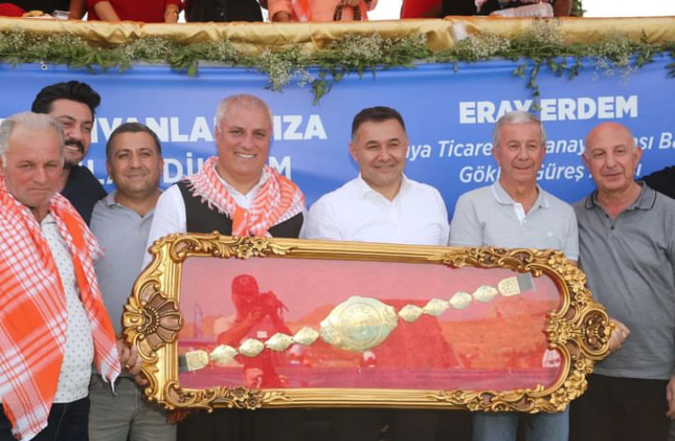 ALTIN KEMER ERAY BAŞKANA YAKIŞTI
