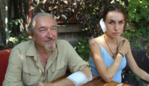 SAHİPSİZ KÖPEKLER TURİSTLERE SALDIRDI