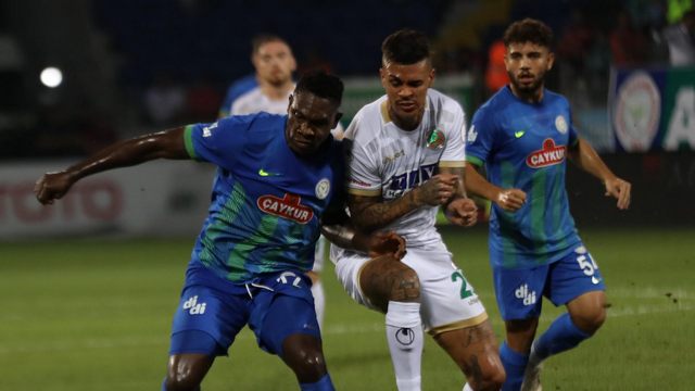 ALANYASPOR 10 KİŞİ KALDIĞI MAÇTA 1 PUANI KAPTI