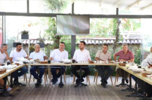 BELEDİYE BAŞKAN ADAYI MUSTAFA TOKLU MUHTARLARLA İSTİŞARELERİNİ SÜRDÜRÜYOR