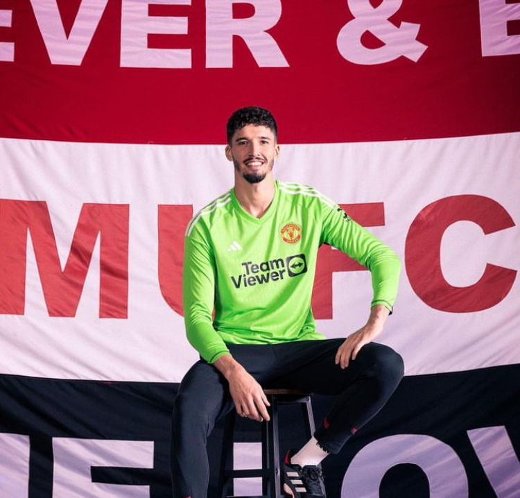 ALTAY BAYINDIR RESMEN MANCHESTER UNİTED’DA