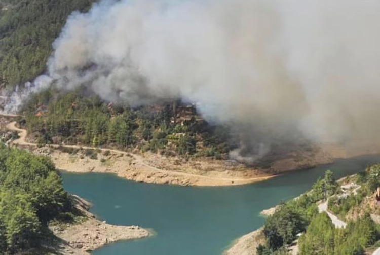 ALANYA’DA ORMAN YANGINI DEVAM EDİYOR