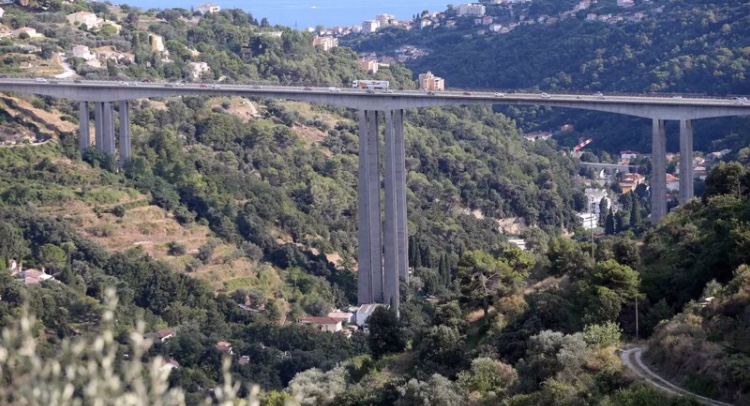 GENÇ FUTBOLCU İNTİHAR’DAN VAZGEÇTİ