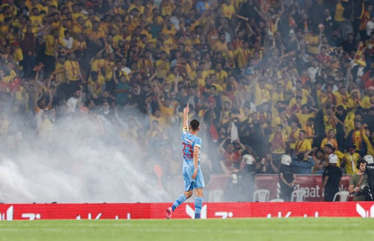 İLHAN PARLAK, FUTBOLU BIRAKTIĞINI AÇIKLADI