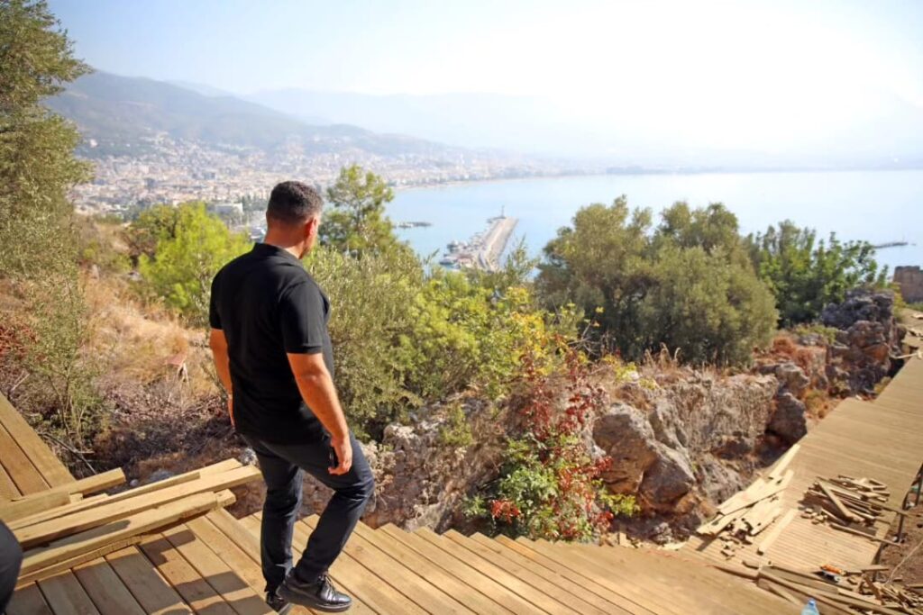 ALANYA KALESİ YAYALAŞTIRMA PROJESİ’NİN SON ETABINDA ÇALIŞMALAR SÜRÜYOR