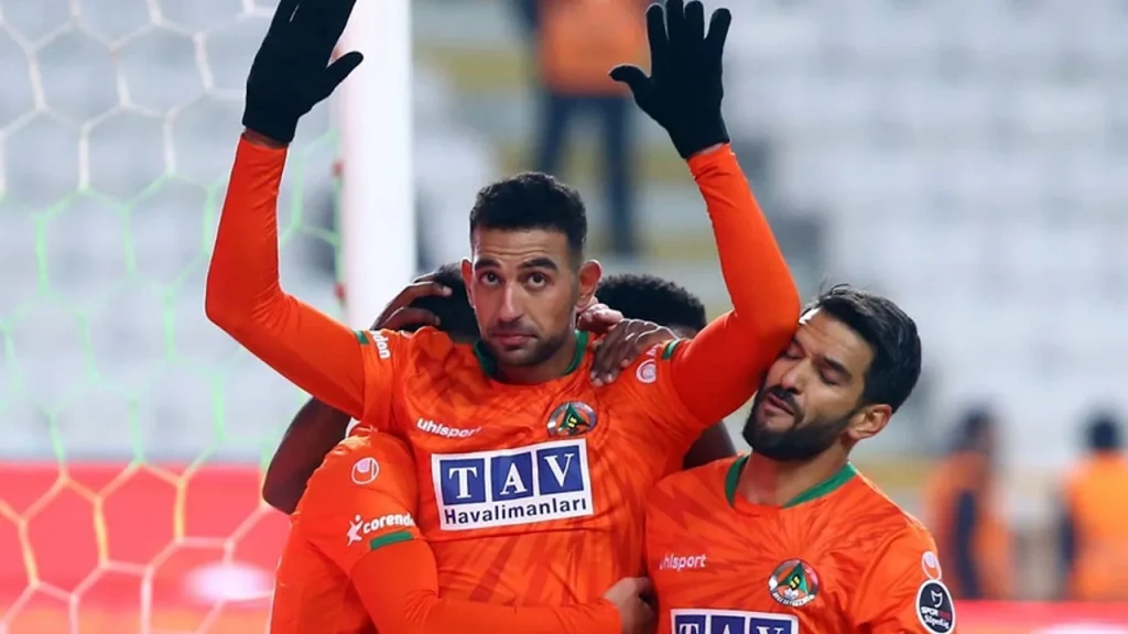 ALANYASPOR’UN ESKİ GOLCÜSÜ AHMED HASSAN, PENDİKSPOR İLE ANLAŞTI
