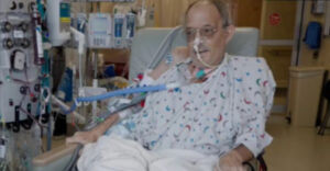 DOMUZ KALBİ NAKLEDİLEN HASTA AYAĞA KALKMAYA ÇALIŞIYOR