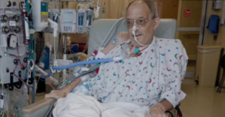 DOMUZ KALBİ NAKLEDİLEN HASTA AYAĞA KALKMAYA ÇALIŞIYOR