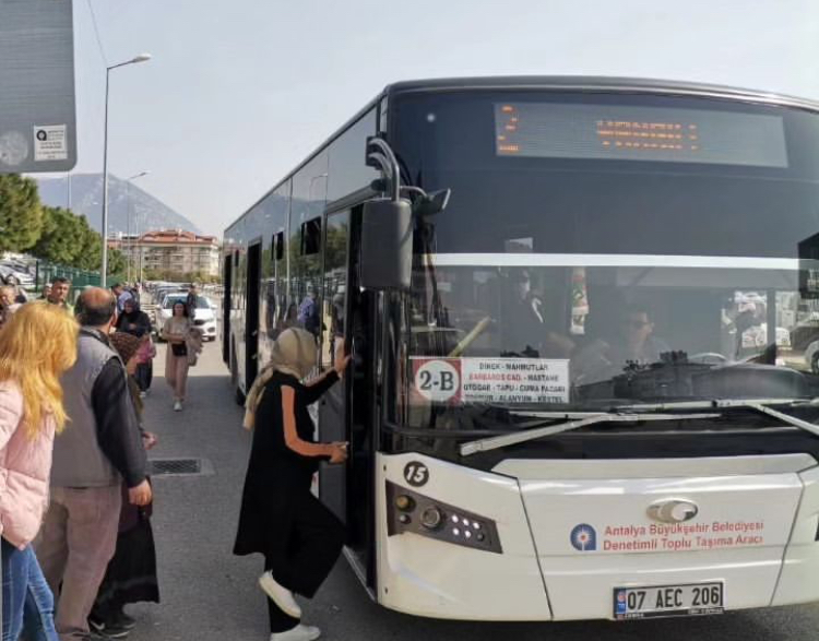 DAR GELİRLİ ÖĞRENCİLERE ULAŞIM DESTEĞİ GELİYOR