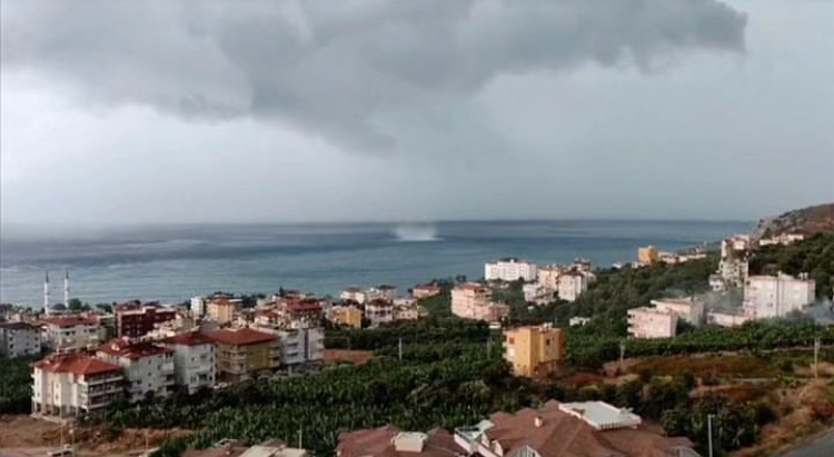 ALANYA’DA İKİ HORTUM BİRDEN