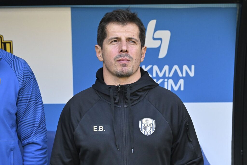 EMRE BELÖZOĞLU, İLK MAÇINI 3 GOLLE KAZANDI