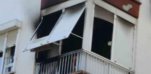 ÇAKMAK İLE OYNAYAN ÇOCUK EVİ YAKTI