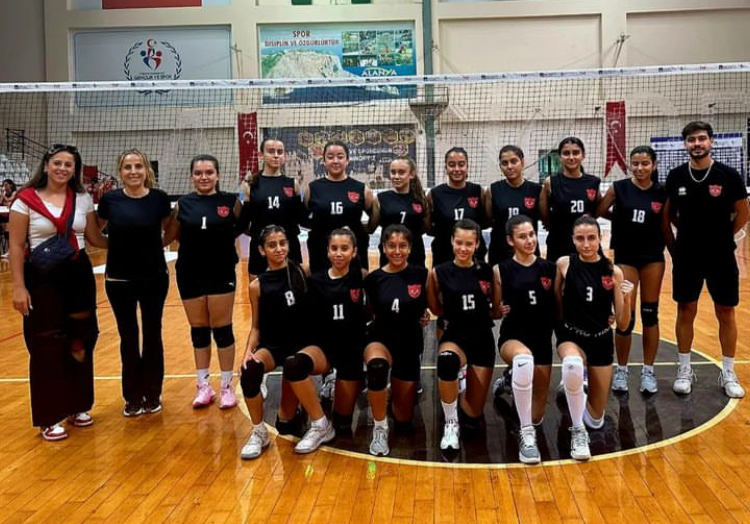 ALANYA BELEDİYESPOR KÜÇÜK KIZ TAKIMI, NAMAĞLUP DEVAM EDİYOR