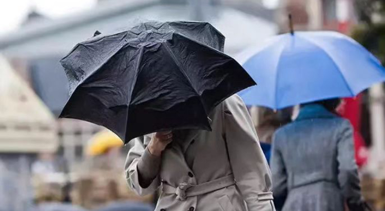 YAĞMUR VE FIRTINA ALANYA’YI VURDU