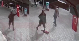 TÜRK BAYRAĞINI ÇİĞNEYEN KADININ HASTANEYE SEVK EDİLDİ