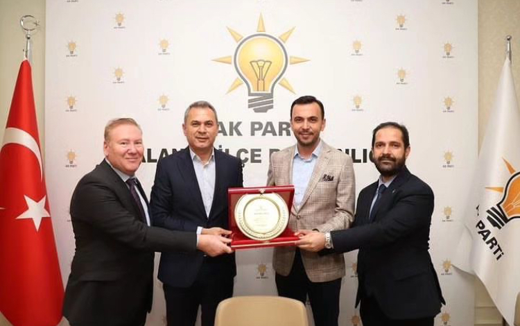 AK PARTİ’DE DEVİR TESLİM GERÇEKLEŞTİ