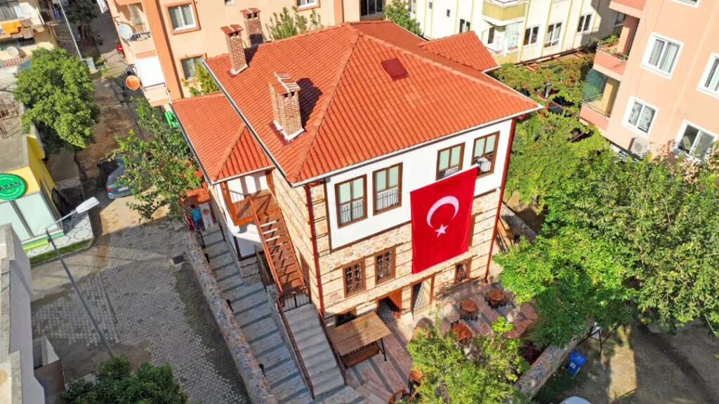 BAŞKAN YÜCEL’DEN CUMHURİYETİN 100’ÜNCÜ YILINDA ÇOCUKLARA ARMAĞAN