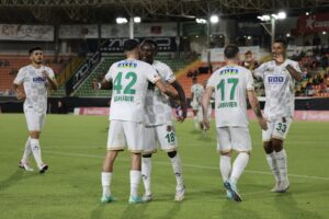 ALANYASPOR, 4 GOLLE RAHAT TURLADI
