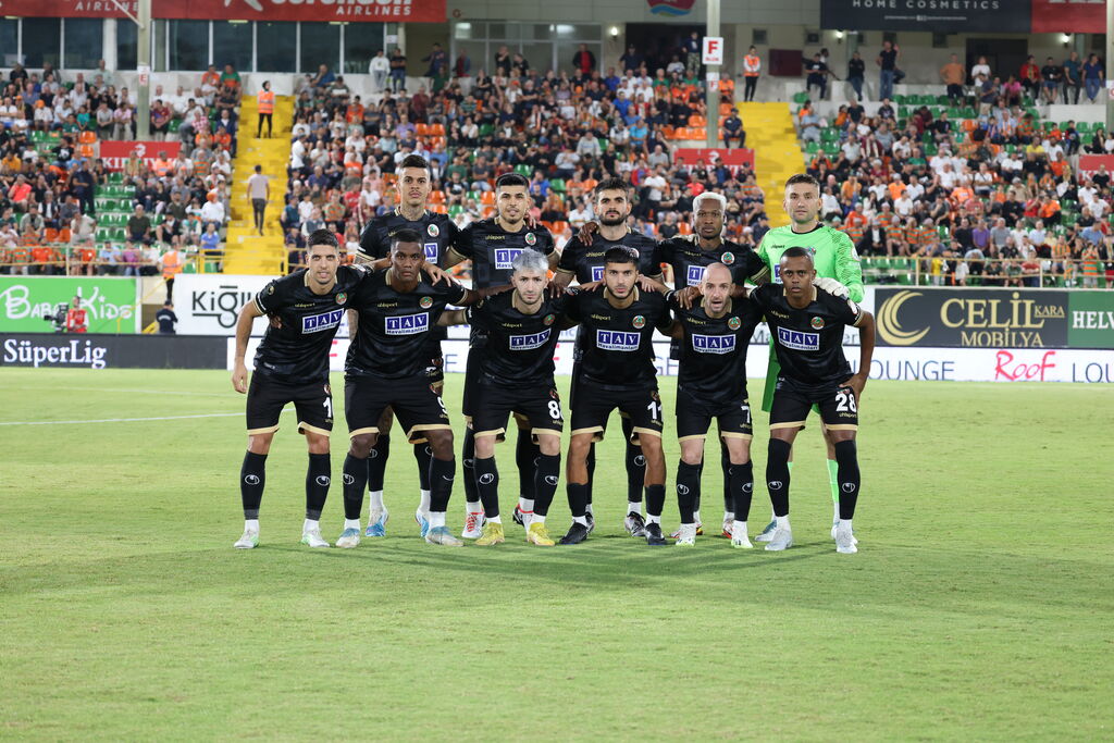 ALANYASPOR’UN, TRABZONSPOR’A 6 GALİBİYETLE ÜSTÜNLÜĞÜ BULUNUYOR