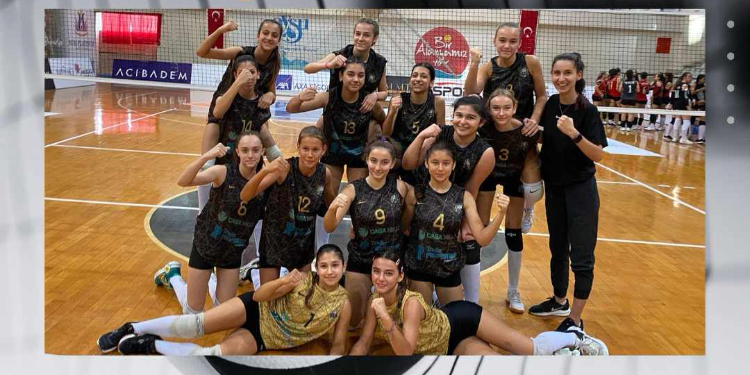 MASK KÜÇÜK KIZ TAKIMI, ALANYA BELEDİYESPOR’U YENEREK LİDERLİĞE YÜKSELDİ