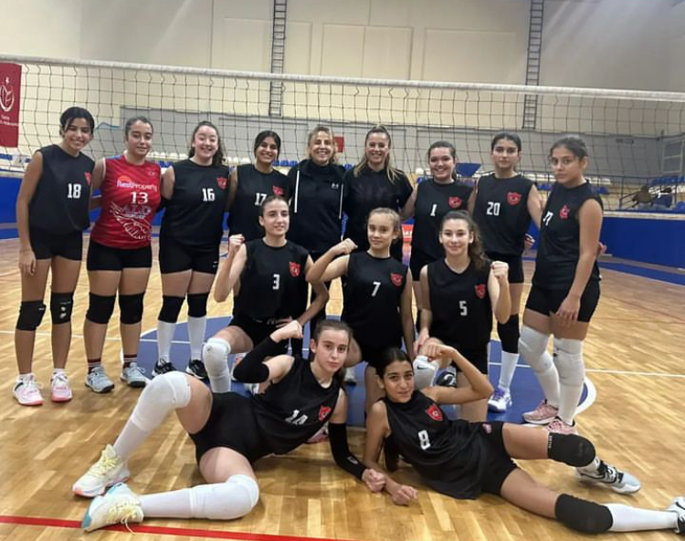 ALANYA BELEDİYESPOR’UN KÜÇÜK KIZLARI, MANAVGAT BELEDİYESPOR’U MAĞLUP ETTİ