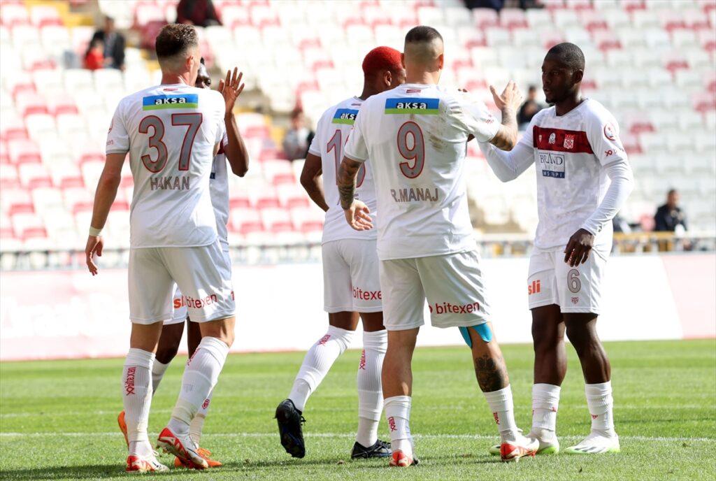 MANAJ DUBLESİNİ YAPTI, SİVASSPOR TURLADI