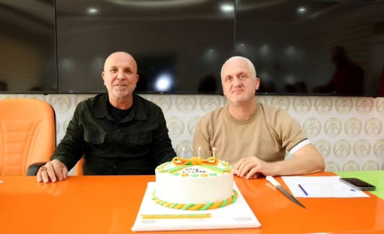 ALANYASPOR’DAN PAŞAOĞLU’NA SÜRPRİZ DOĞUM GÜNÜ KUTLAMASI