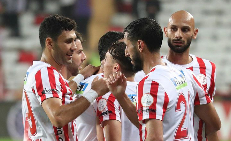 ANTALYASPOR, İKİNCİ YARIDA GERİ DÖNDÜ