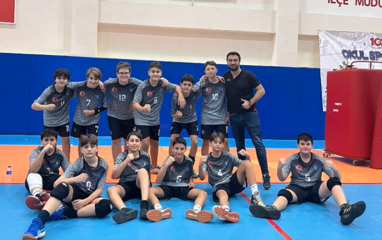 ÖHEP YILDIZ ERKEK VOLEYBOL TAKIMI, ANTALYA İL ŞAMPİYONASINA HARİKA BAŞLADI