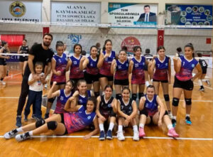 ERDEM HOCA VE KÜÇÜK KIZLARI, MANAVGAT 60. YILI SET VERMEDEN MAĞLUP ETTİ