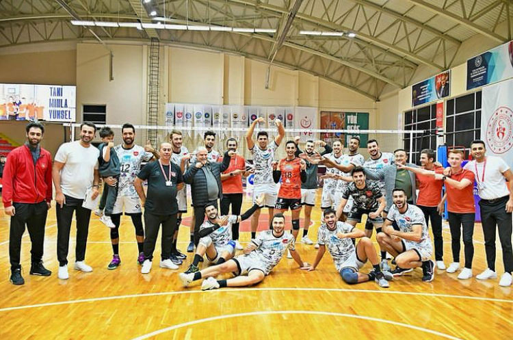 ALANYA’NIN EFELERİ, ZİRVE YARIŞINI BIRAKMIYOR