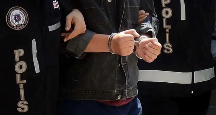 İKİ ÇOCUK DİNÎ DEĞERLERİ AŞAĞILAMAKTAN TUTUKLANDI