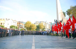 ALANYA ATASINI SAYGI VE MİNNETLE ANDI