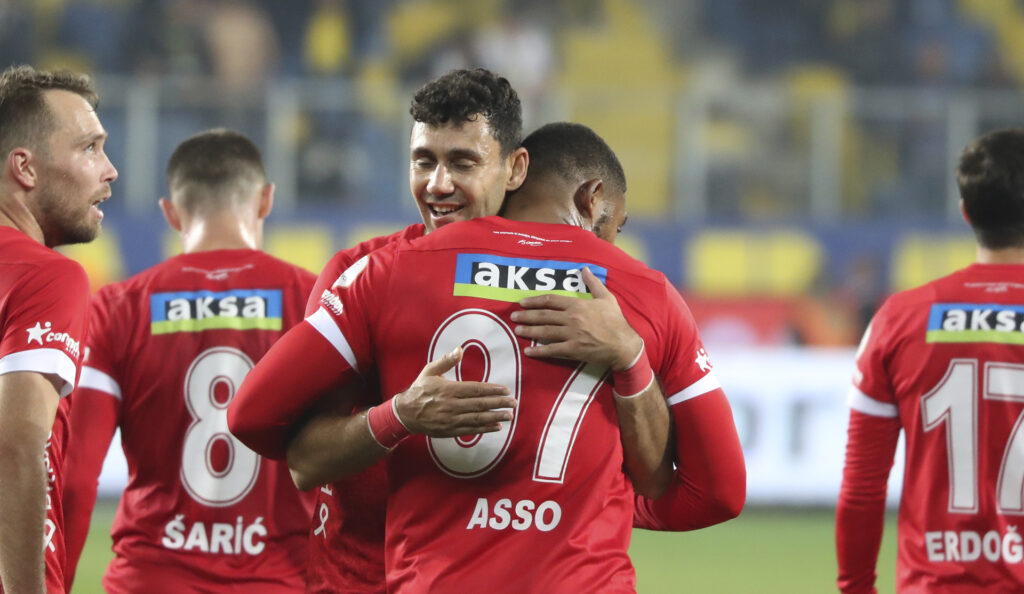 ANTALYASPOR, BAŞKENT’TEN 3 PUANLA DÖNÜYOR